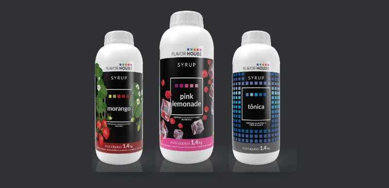 Três garrafas de xarope Flavor House — morango, pink lemonade e tônica